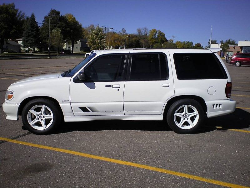 Illustration for article titled For $11,000, Could This 1998 Supercharged Saleen Explorer XP8 Put Some Sport In Your Utility?